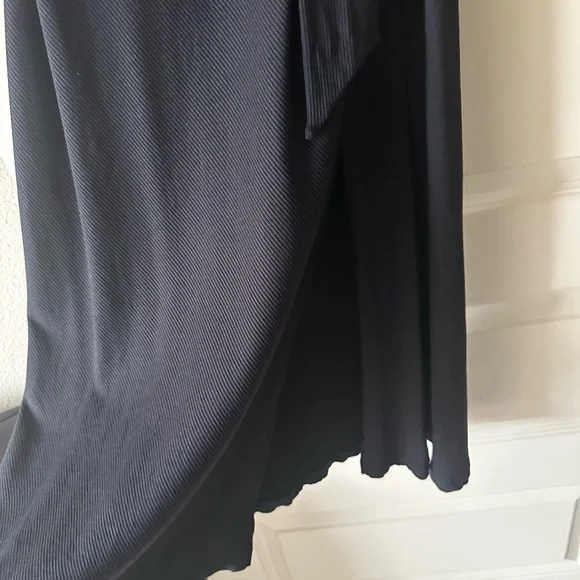 Evereve Aster Ribbed Tank Midi Dress in Black - Picture 6 of 8